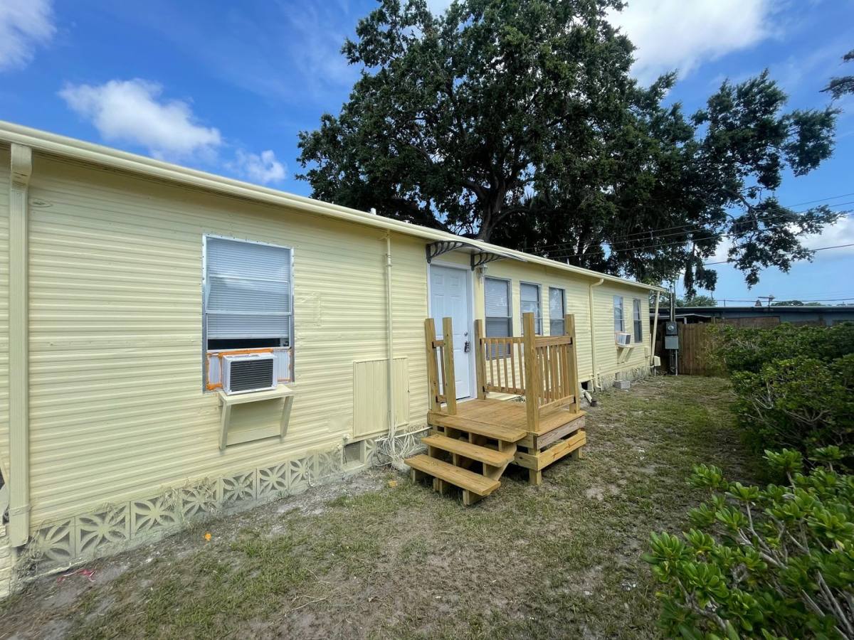 House for rent at 1106 50th Ave Dr W, Bradenton, FL 34207