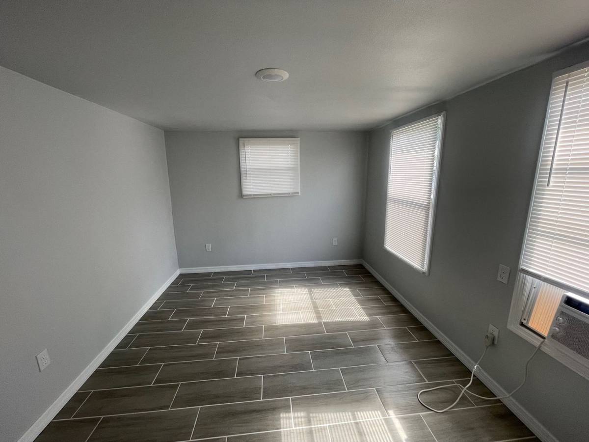 House for rent at 1106 50th Ave Dr W, Bradenton, FL 34207