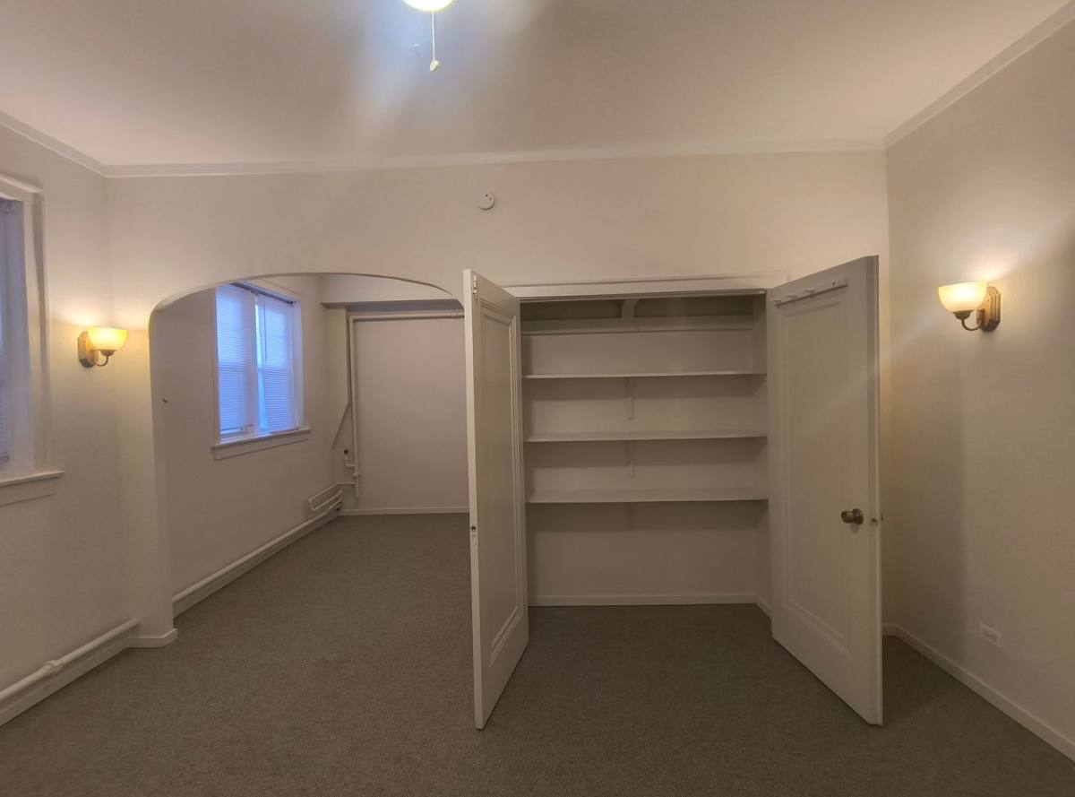Apartment for rent at 5727 N Winthrop Ave, Chicago, IL 60660