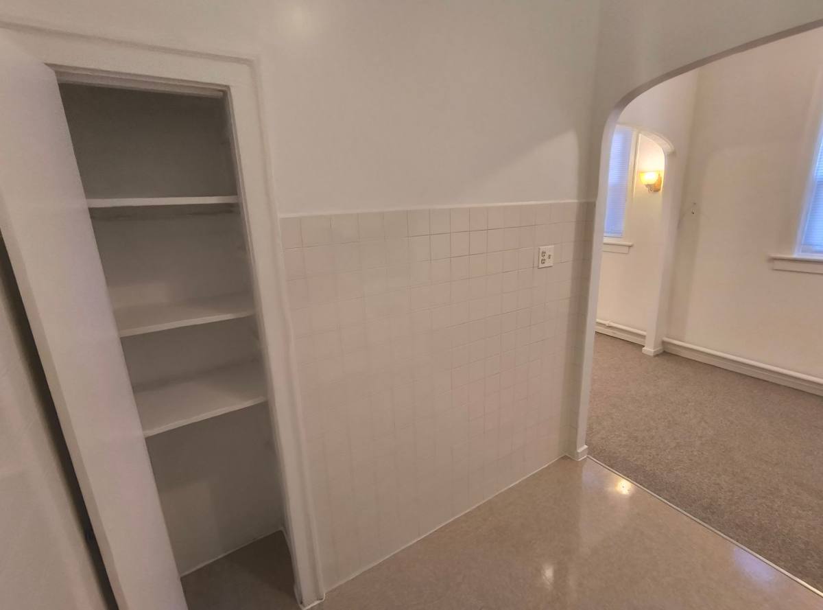 Apartment for rent at 5727 N Winthrop Ave, Chicago, IL 60660