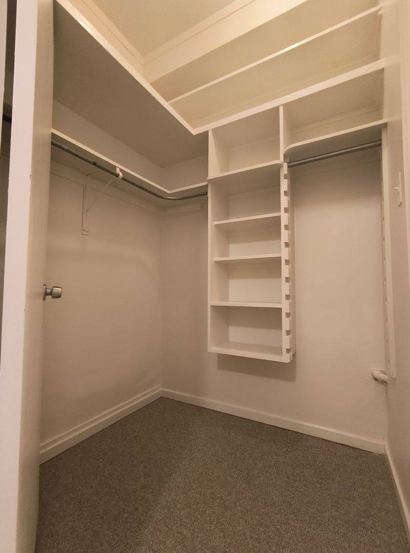 Apartment for rent at 5727 N Winthrop Ave, Chicago, IL 60660
