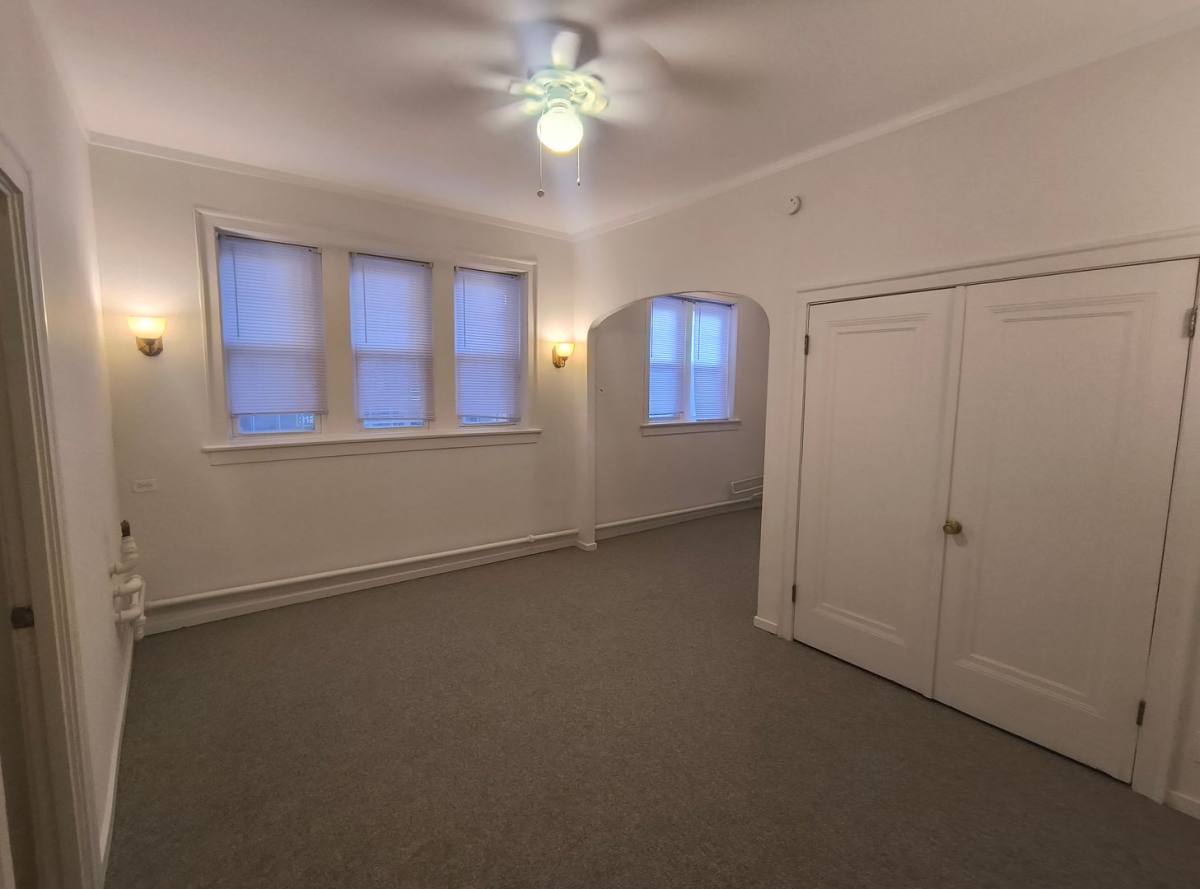 Apartment for rent at 5727 N Winthrop Ave, Chicago, IL 60660