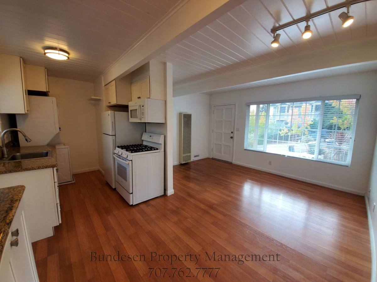 House for rent at 104 Kent St, Petaluma, CA 94952