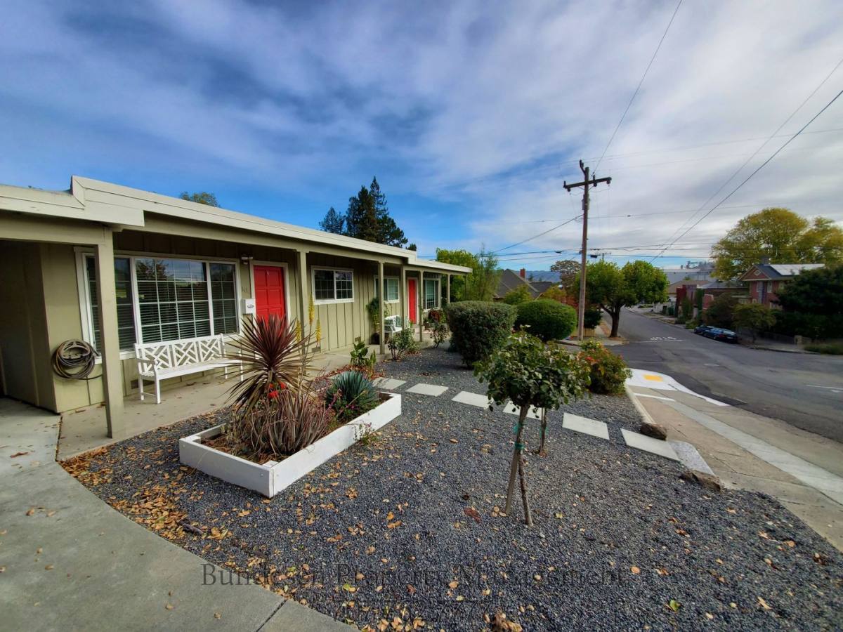 House for rent at 104 Kent St, Petaluma, CA 94952