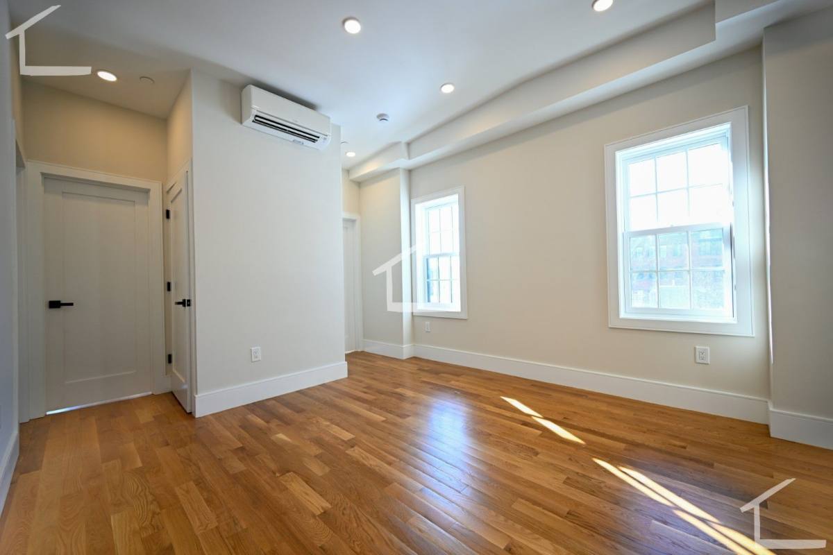 Townhouse for rent at 18 Winchester St #18, Boston, MA 02116