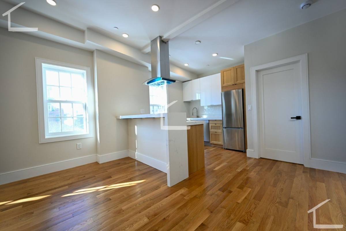 Townhouse for rent at 18 Winchester St #18, Boston, MA 02116