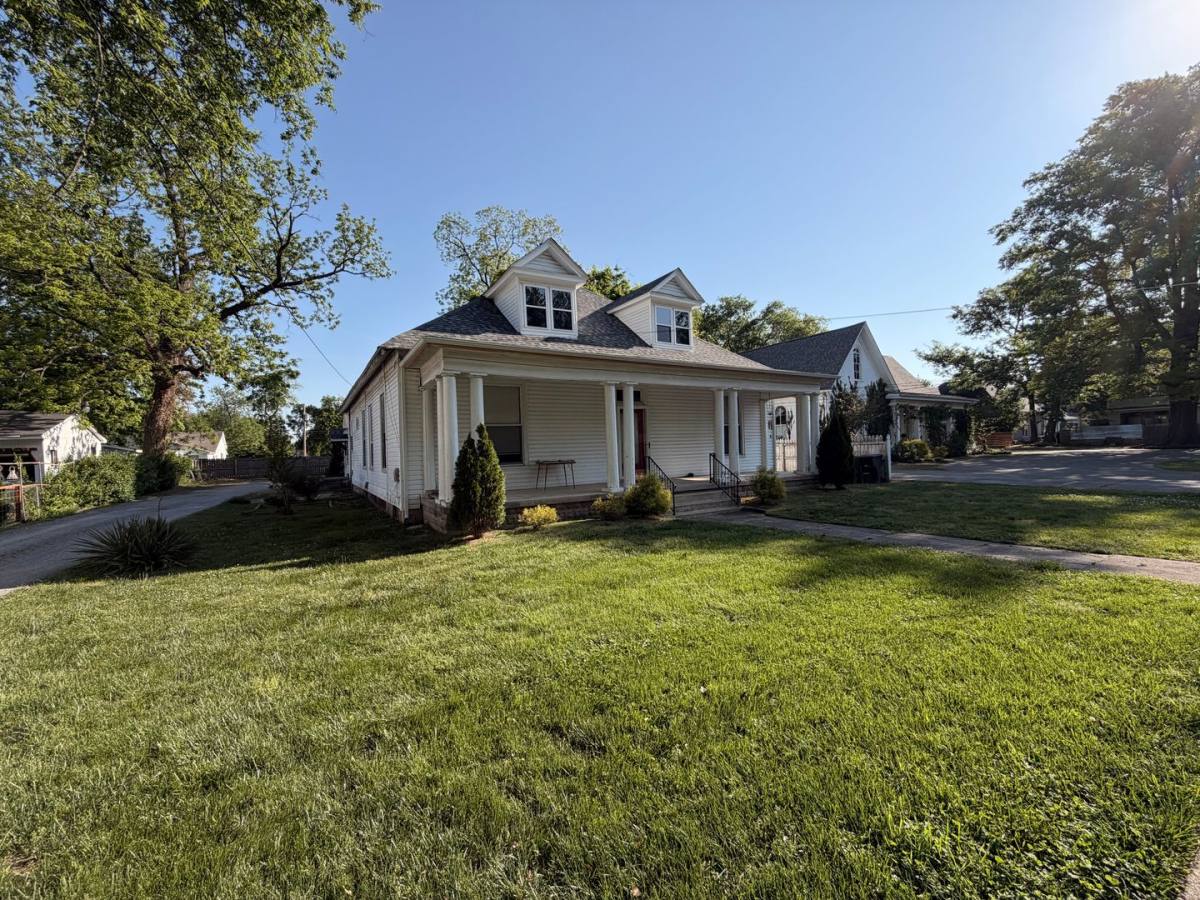 Apartment for rent at 335 E Burton St, Murfreesboro, TN 37130