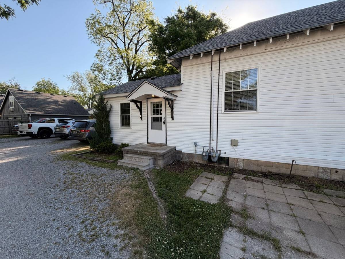 Apartment for rent at 335 E Burton St, Murfreesboro, TN 37130