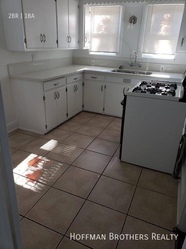 Apartment for rent at 1325 E 3rd St, Long Beach, CA 90802