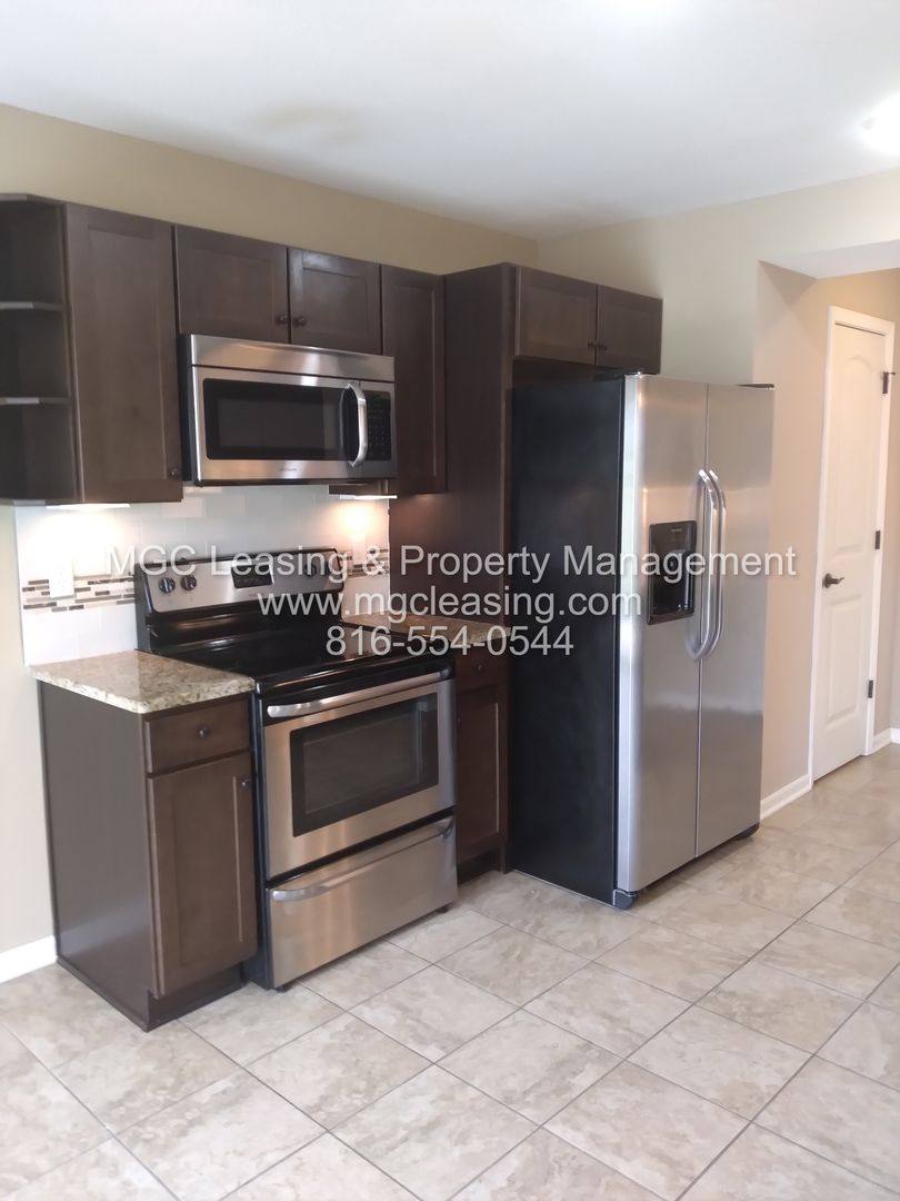 Townhouse for rent at 9440-9446 N Baltimore Ave, Kansas City, MO 64155