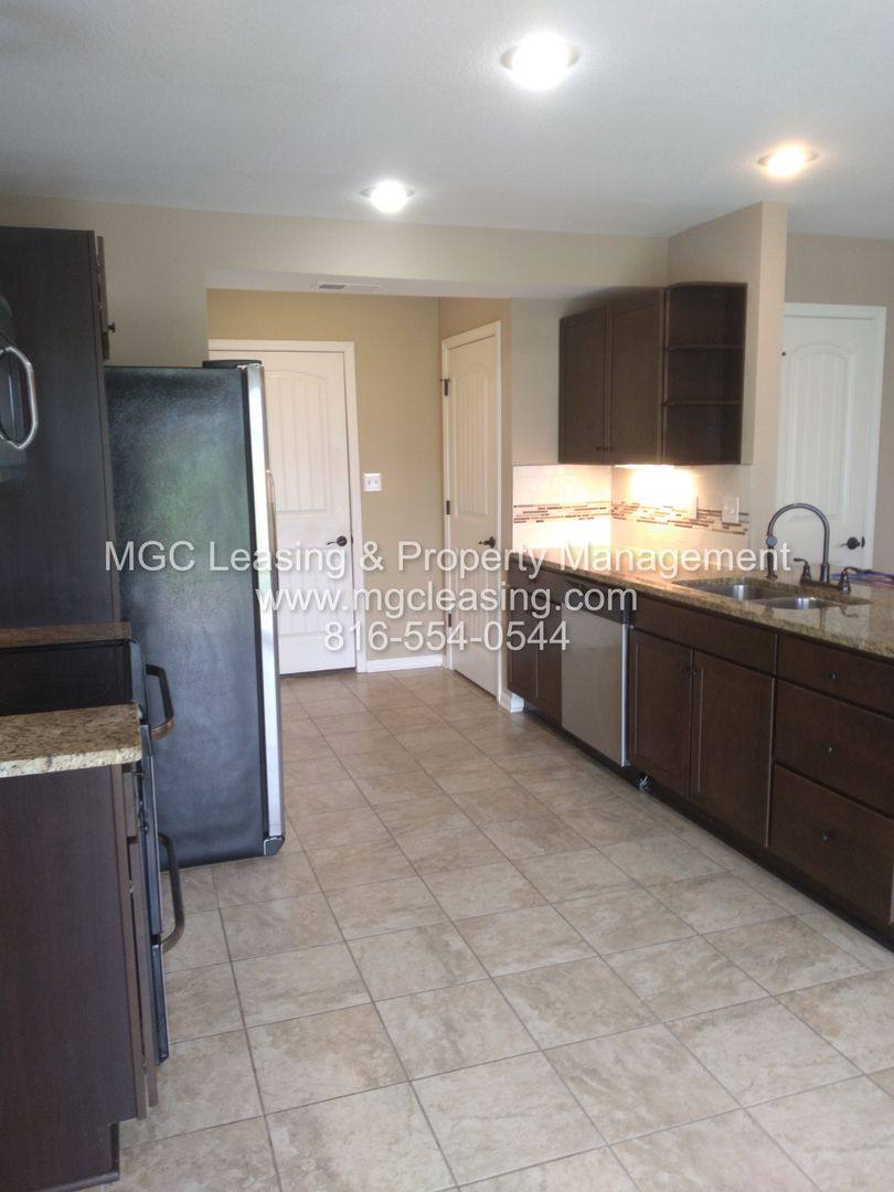 Townhouse for rent at 9440-9446 N Baltimore Ave, Kansas City, MO 64155