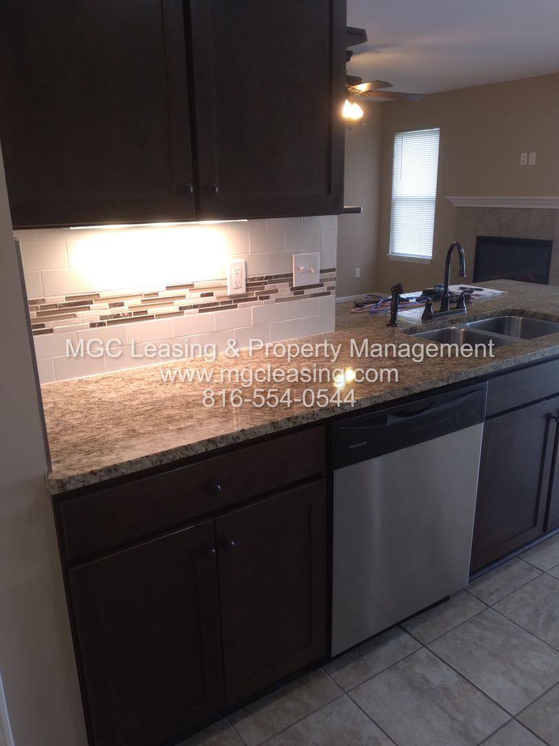 Townhouse for rent at 9440-9446 N Baltimore Ave, Kansas City, MO 64155