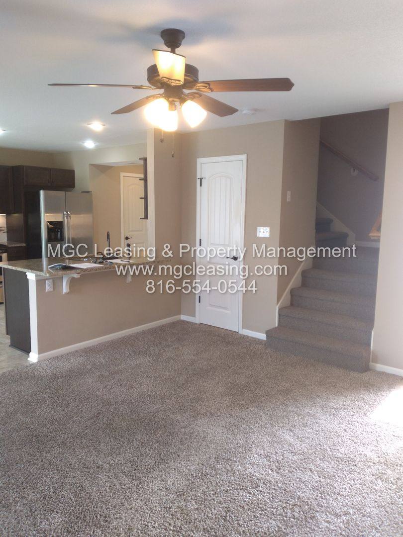 Townhouse for rent at 9440-9446 N Baltimore Ave, Kansas City, MO 64155