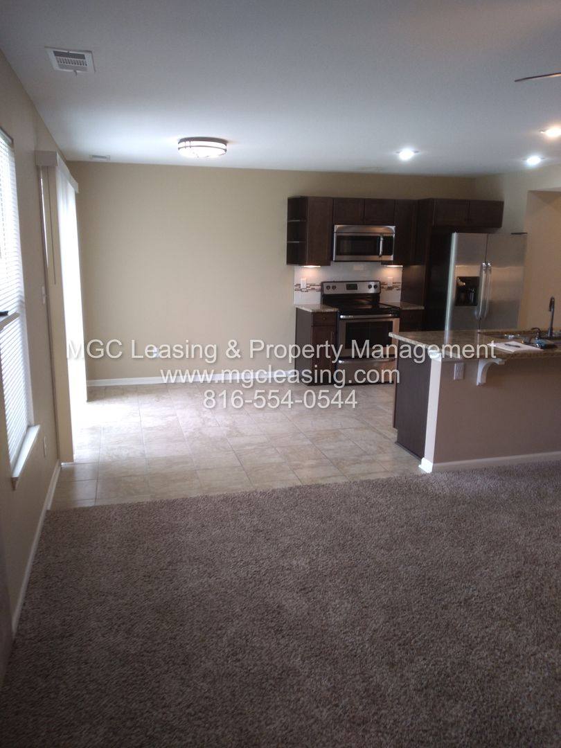 Townhouse for rent at 9440-9446 N Baltimore Ave, Kansas City, MO 64155