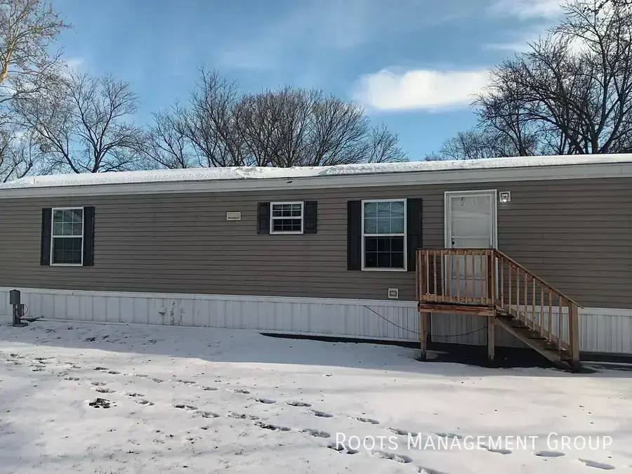 Apartment for rent at 303 Carriage Lane Estate, Streator, IL 61364