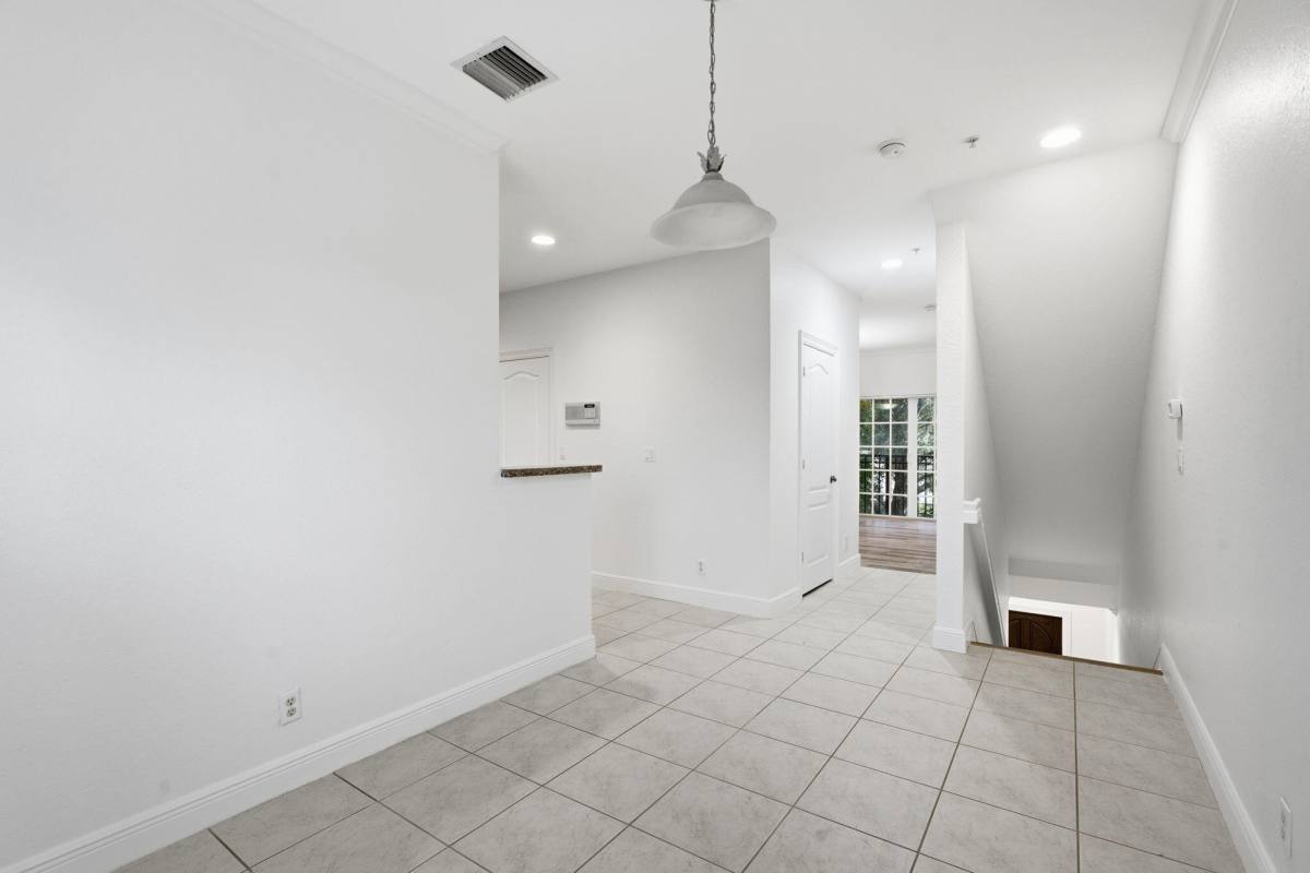 Townhouse for rent at 531 S Federal Highway 531-14, Lake Worth Beach, FL 33460