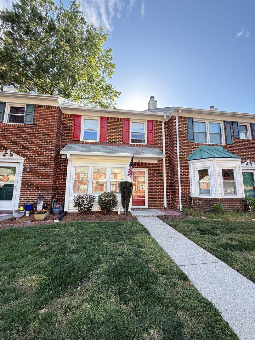 Townhouse for rent at 106 Kingsbridge Lane, Yorktown, VA 23692