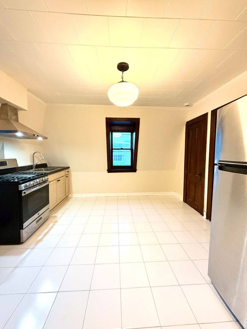 Apartment for rent at 37 Green St, Kingston, NY 12401