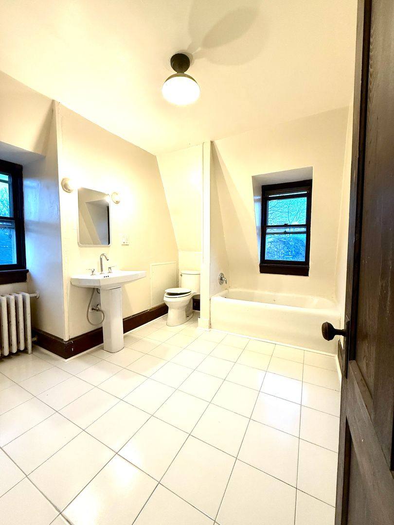 Apartment for rent at 37 Green St, Kingston, NY 12401