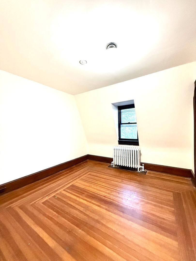 Apartment for rent at 37 Green St, Kingston, NY 12401
