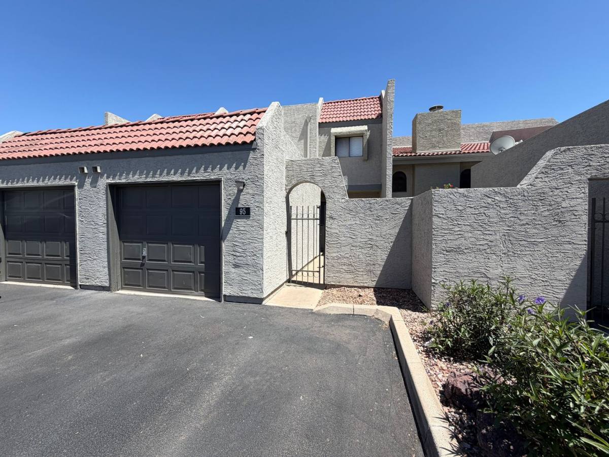 Townhouse for rent at 2524 S El Paradiso, Mesa, AZ 85202
