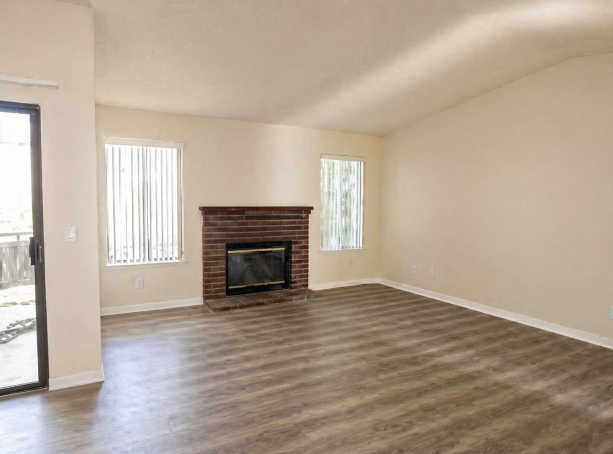 Apartment for rent at 3839 E Hampton Way, Fresno, CA 93726