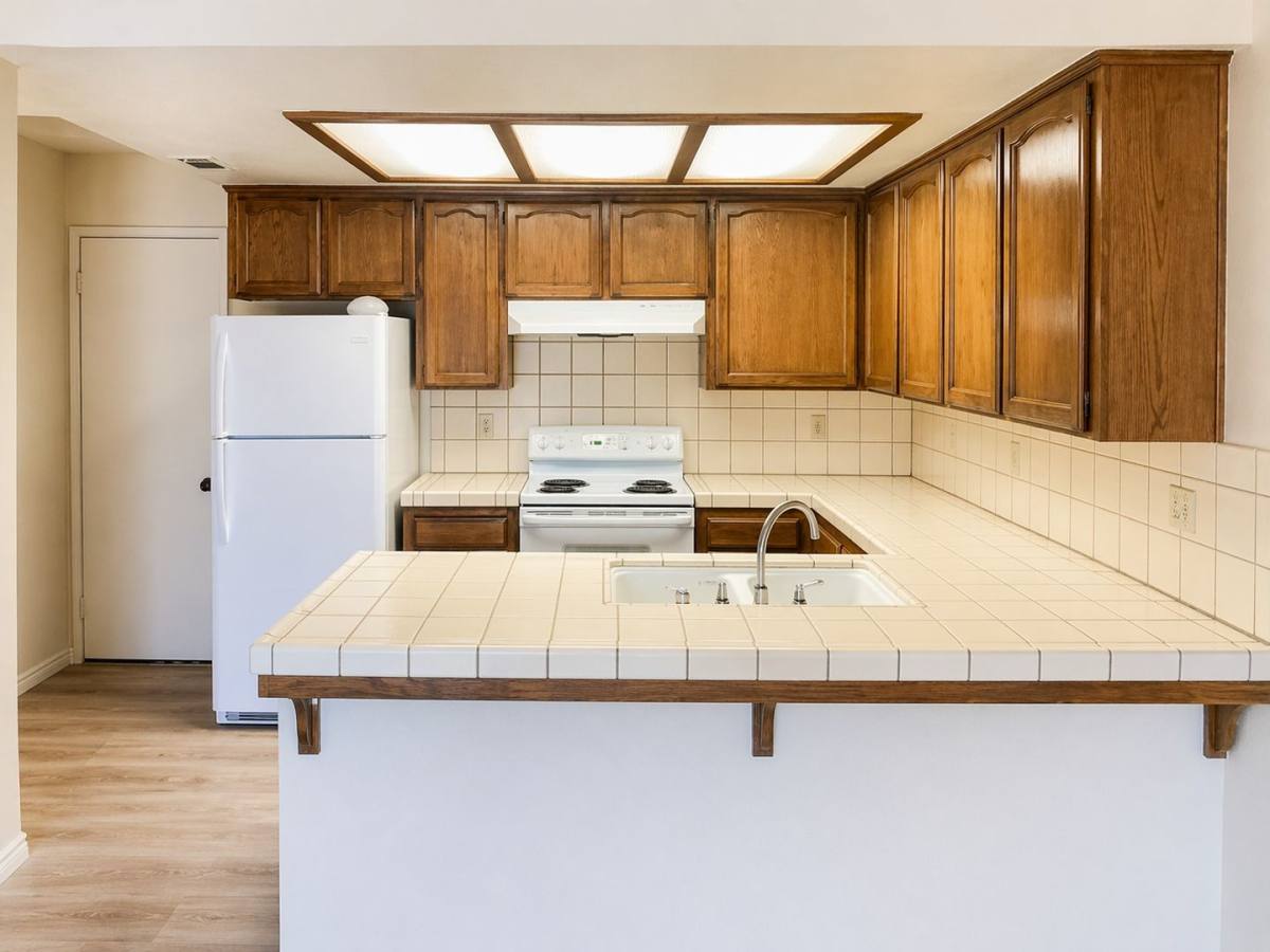 Apartment for rent at 3839 E Hampton Way, Fresno, CA 93726