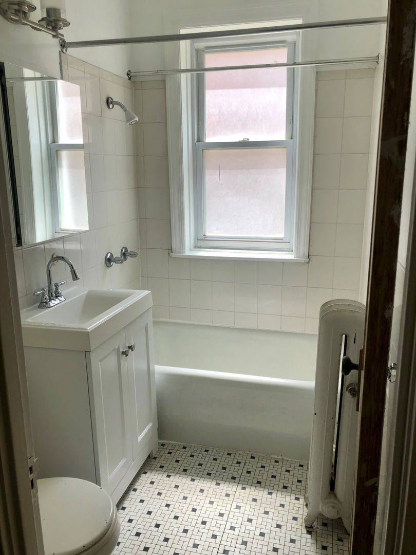 Apartment for rent at 4400 N Winchester Ave, Chicago, IL 60640