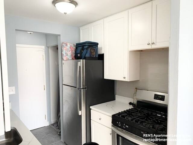 Apartment for rent at 663 W Grace #103, Chicago, IL 60613