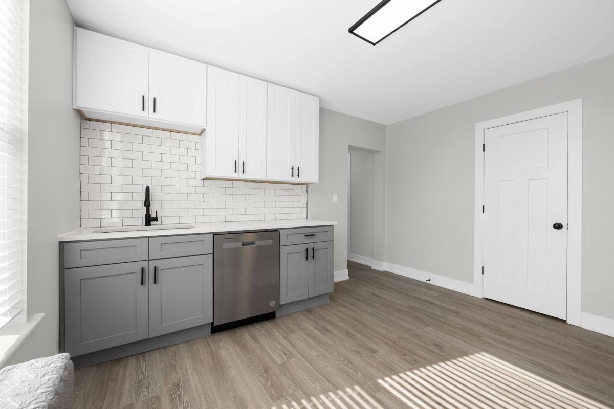 Apartment for rent at 5959-69 W Midway Park, Chicago, IL 60644