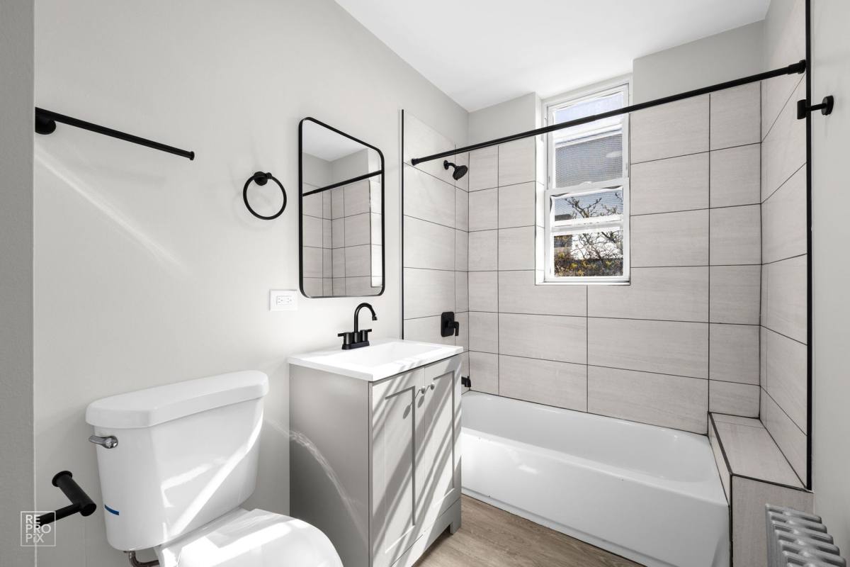 Apartment for rent at 5959-69 W Midway Park, Chicago, IL 60644