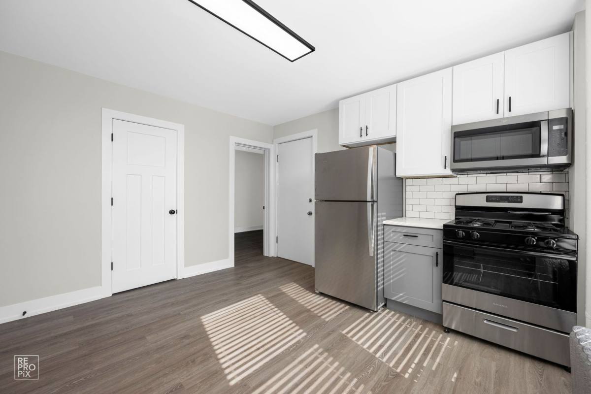 Apartment for rent at 5959-69 W Midway Park, Chicago, IL 60644