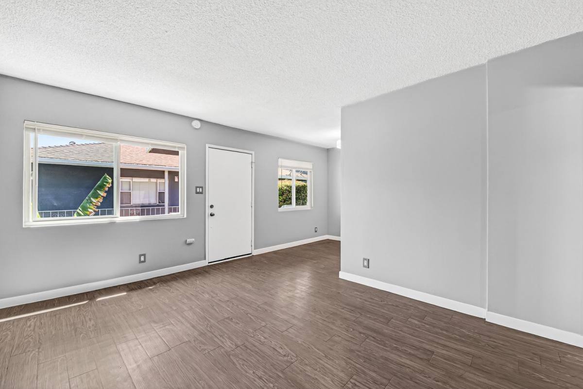 Apartment for rent at 539 E 11th St, Long Beach, CA 90813