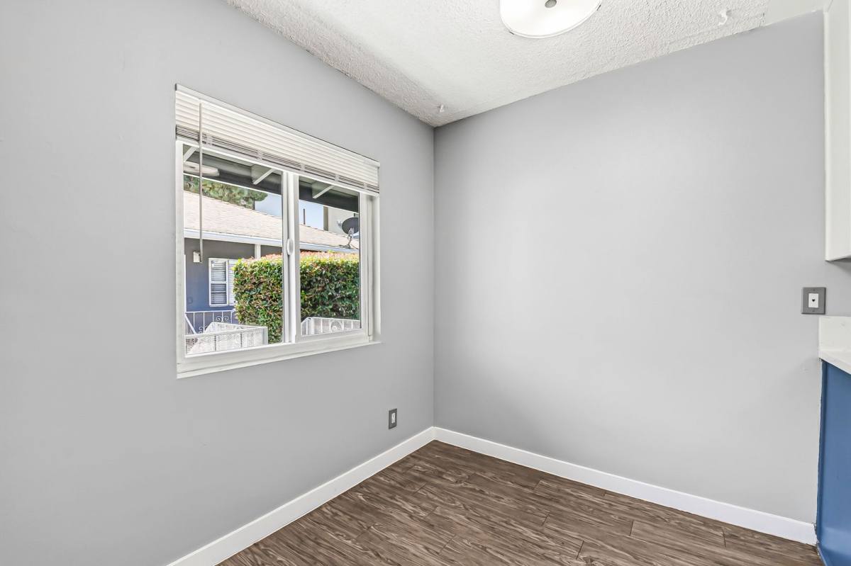 Apartment for rent at 539 E 11th St, Long Beach, CA 90813