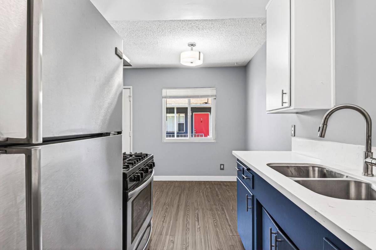 Apartment for rent at 539 E 11th St, Long Beach, CA 90813