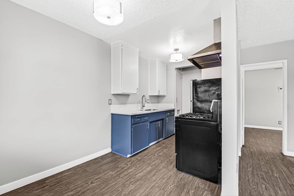 Apartment for rent at 539 E 11th St, Long Beach, CA 90813