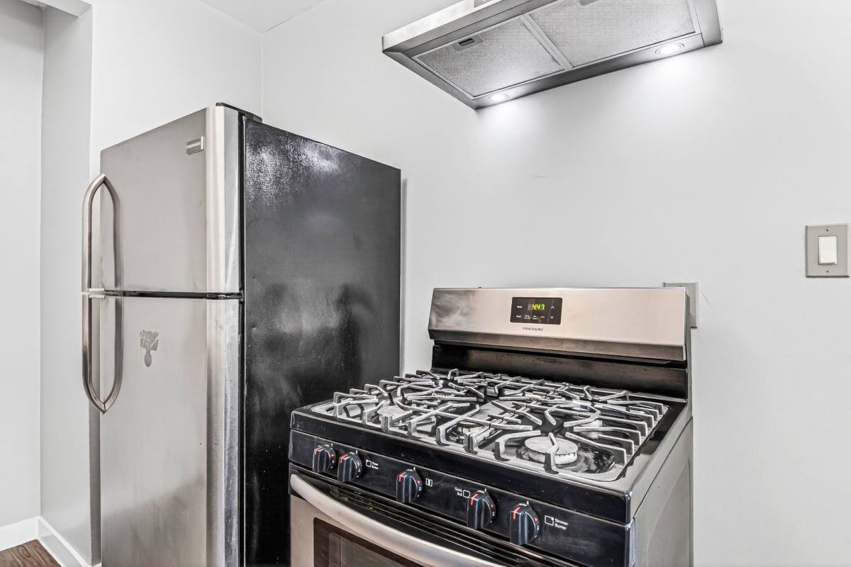 Apartment for rent at 539 E 11th St, Long Beach, CA 90813