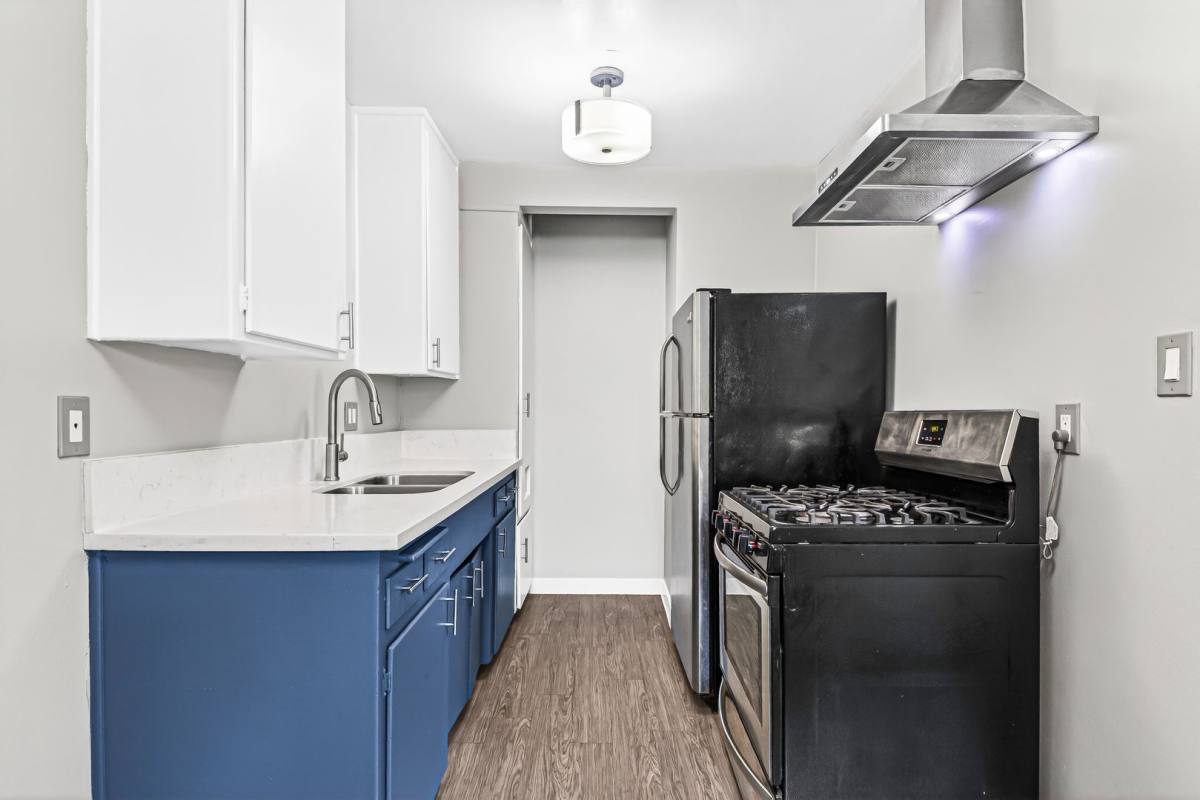 Apartment for rent at 539 E 11th St, Long Beach, CA 90813