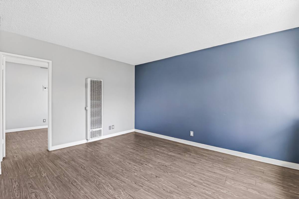 Apartment for rent at 539 E 11th St, Long Beach, CA 90813