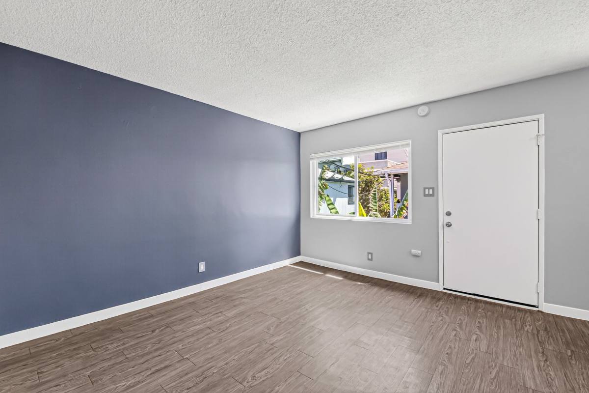 Apartment for rent at 539 E 11th St, Long Beach, CA 90813