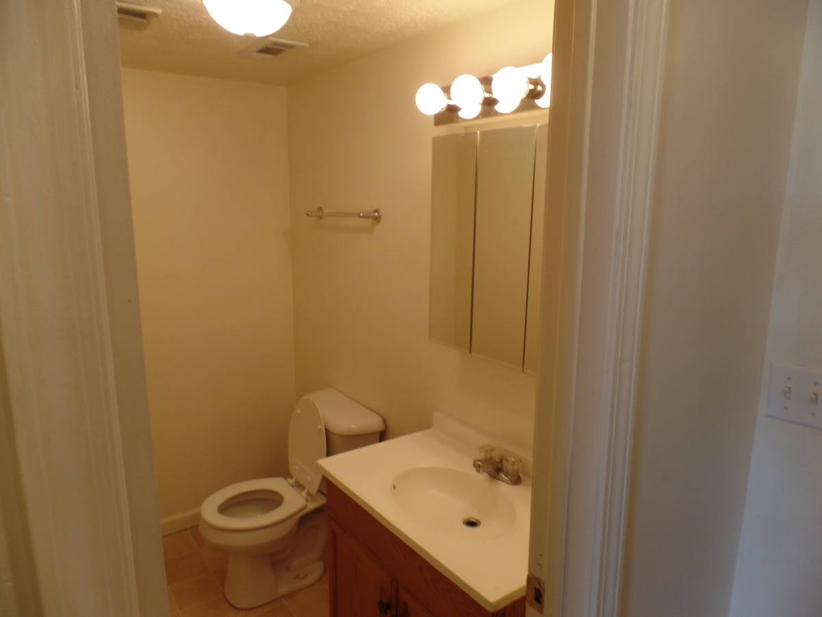 Apartment for rent at 1600 Williamsburg Court, Martinsville, IN 46151