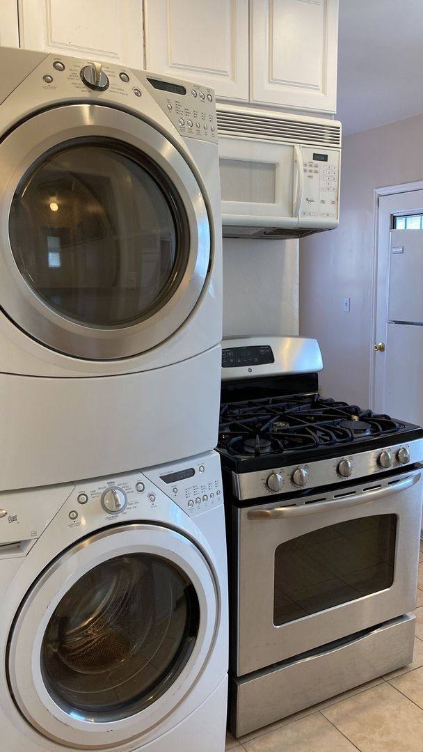 Apartment for rent at 2212 - 14 Grand Ave, Long Beach, CA 90815