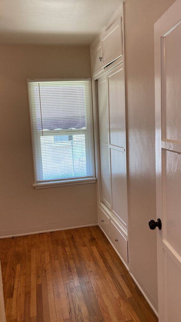 Apartment for rent at 2212 - 14 Grand Ave, Long Beach, CA 90815