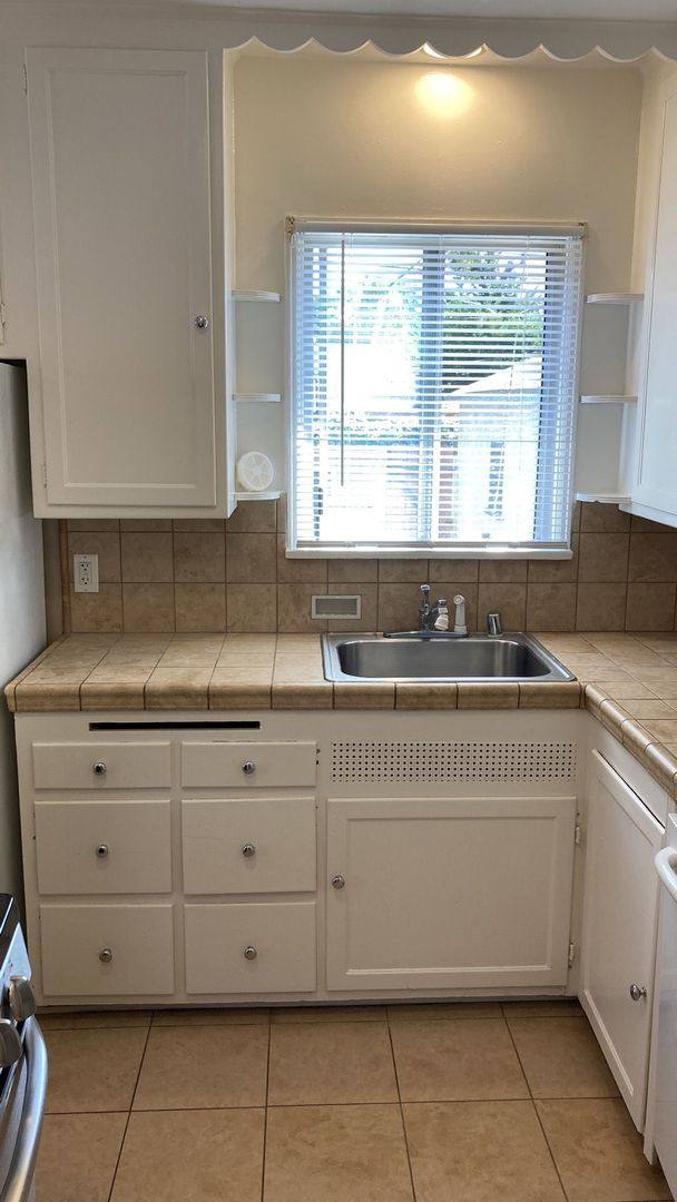 Apartment for rent at 2212 - 14 Grand Ave, Long Beach, CA 90815