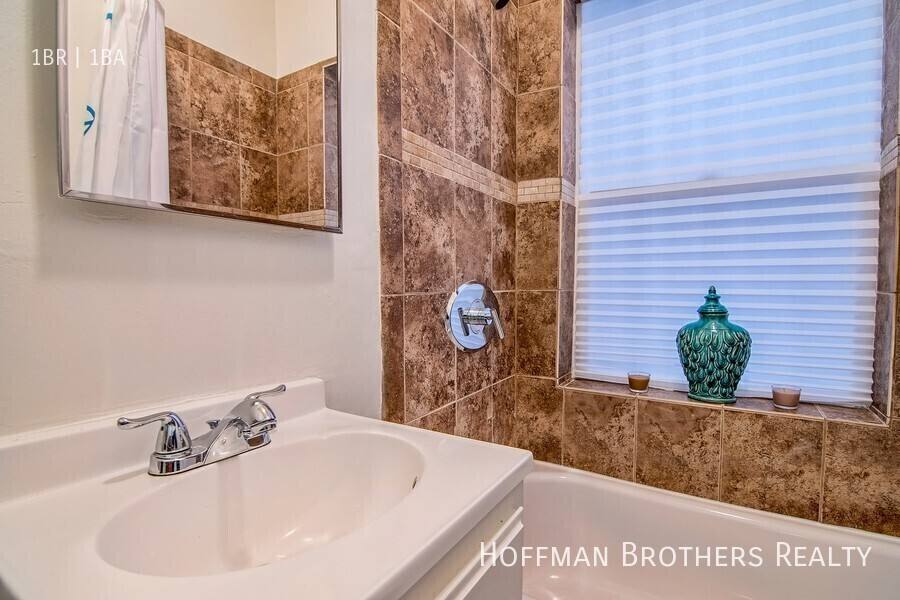Apartment for rent at 5233 Monte Vista St #402, Los Angeles, CA 90042