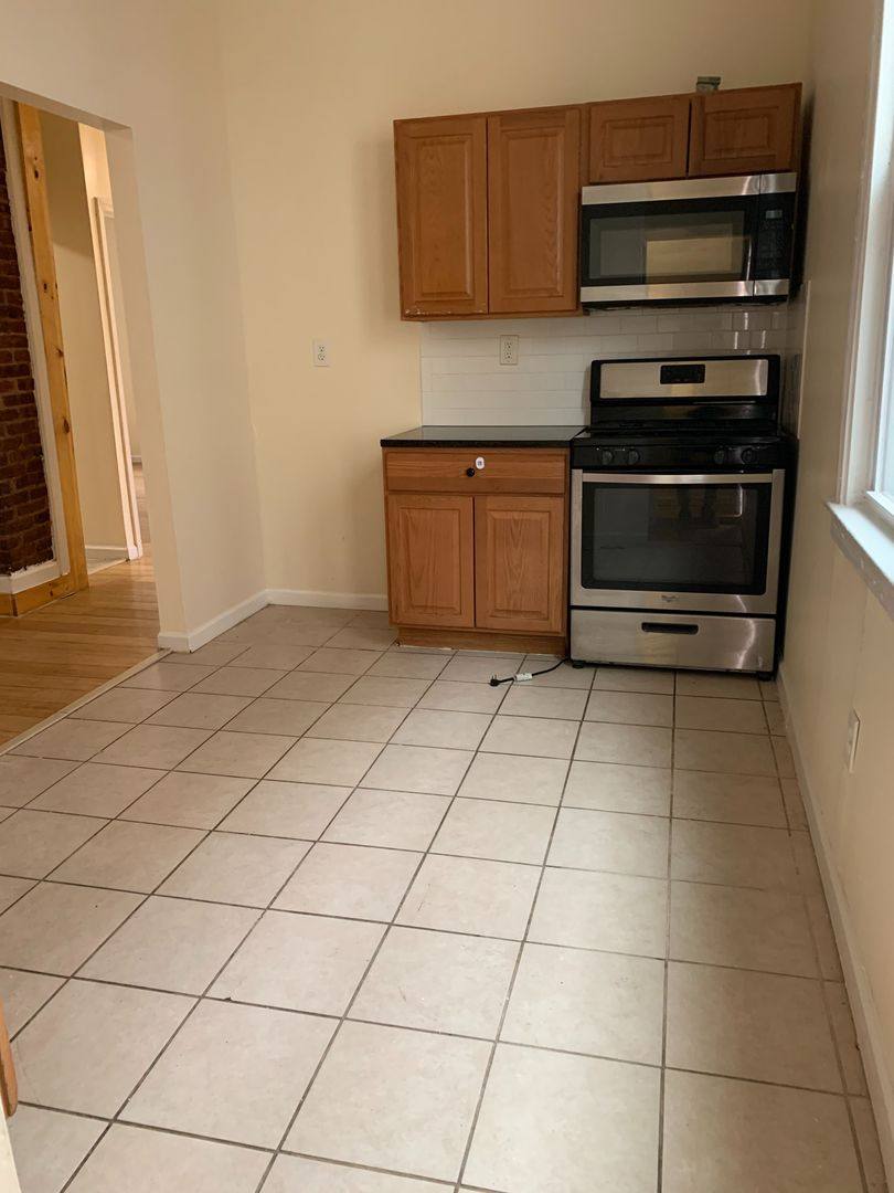 Apartment for rent at 14 Wainwright St, Newark, NJ 07112