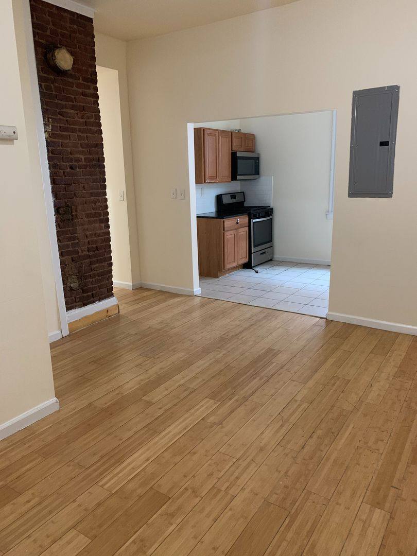 Apartment for rent at 14 Wainwright St, Newark, NJ 07112