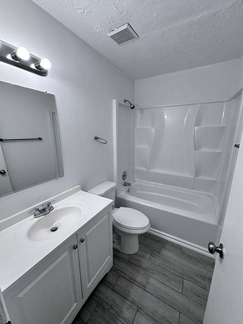 Apartment for rent at 1944 Sunset Place, Fort Myers, FL 33901