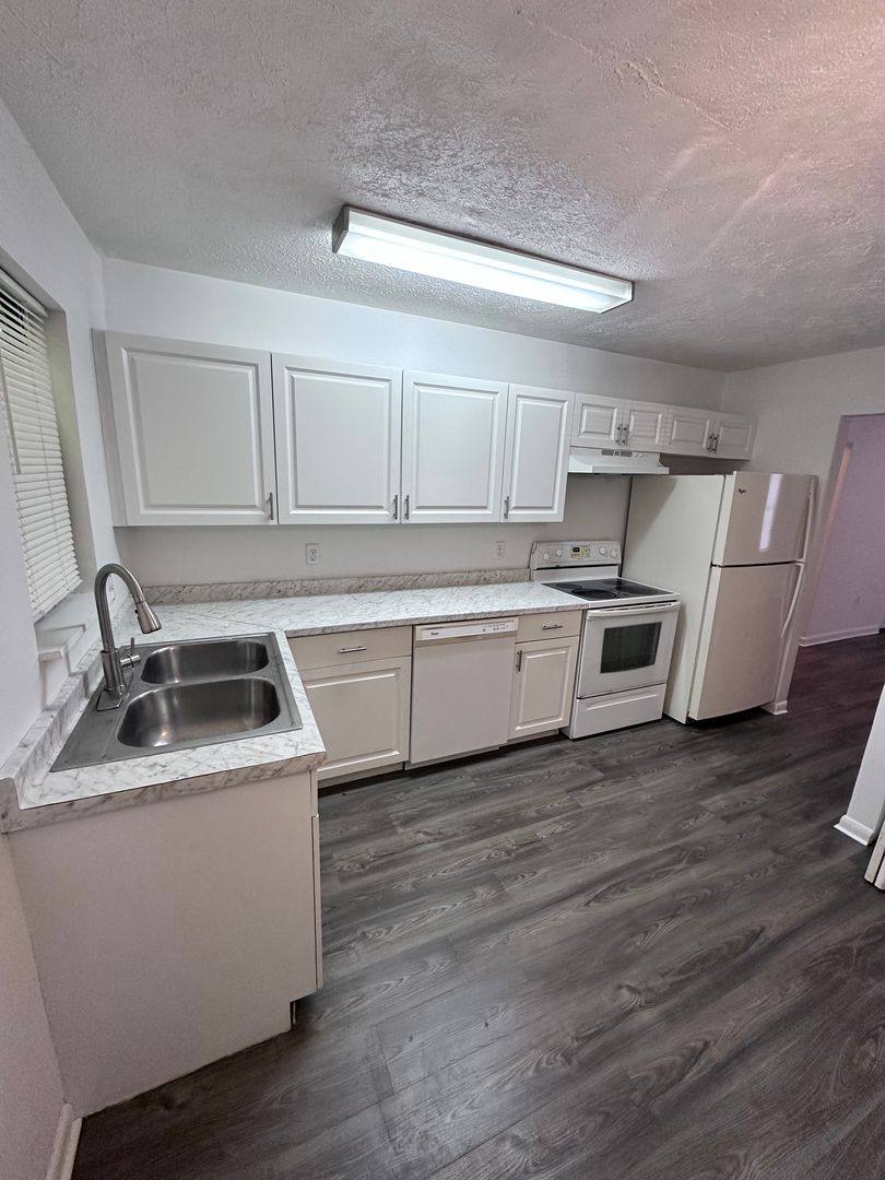 Apartment for rent at 1944 Sunset Place, Fort Myers, FL 33901