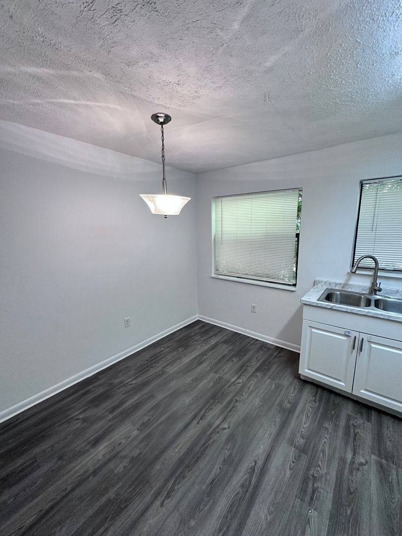 Apartment for rent at 1944 Sunset Place, Fort Myers, FL 33901